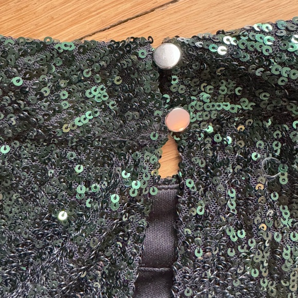 🍂CLEAROUT Green Sequin Halter Top - Cable & Guage - Picture 8 of 12